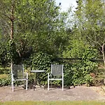 6 Person In Hals-by Traum *